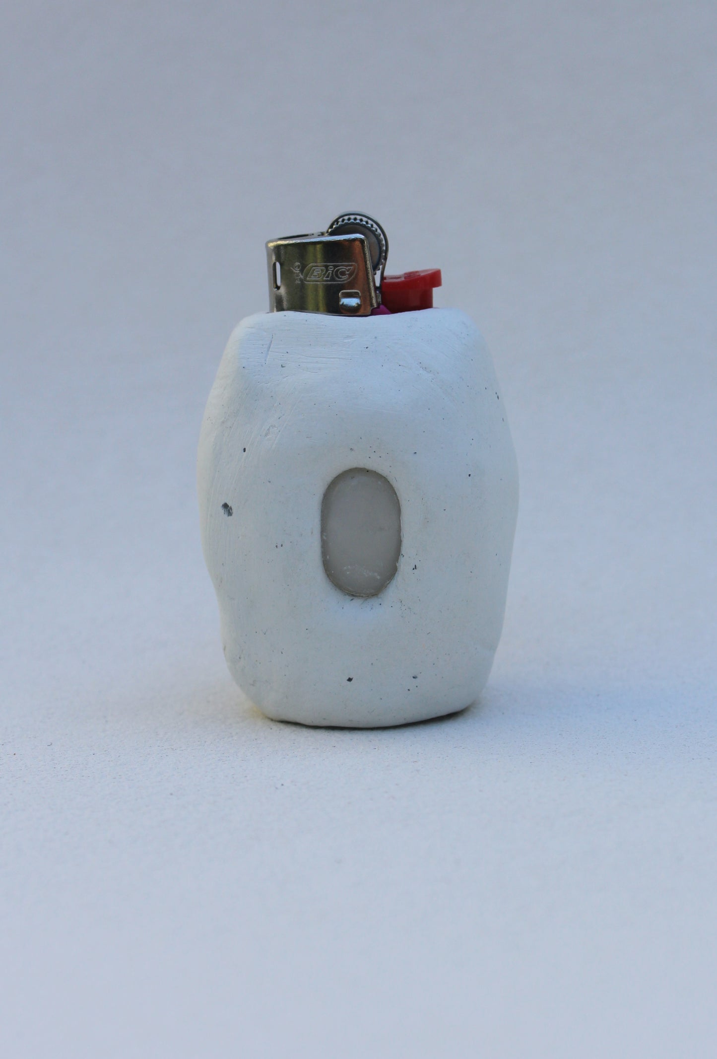 A single tiny pearl mini