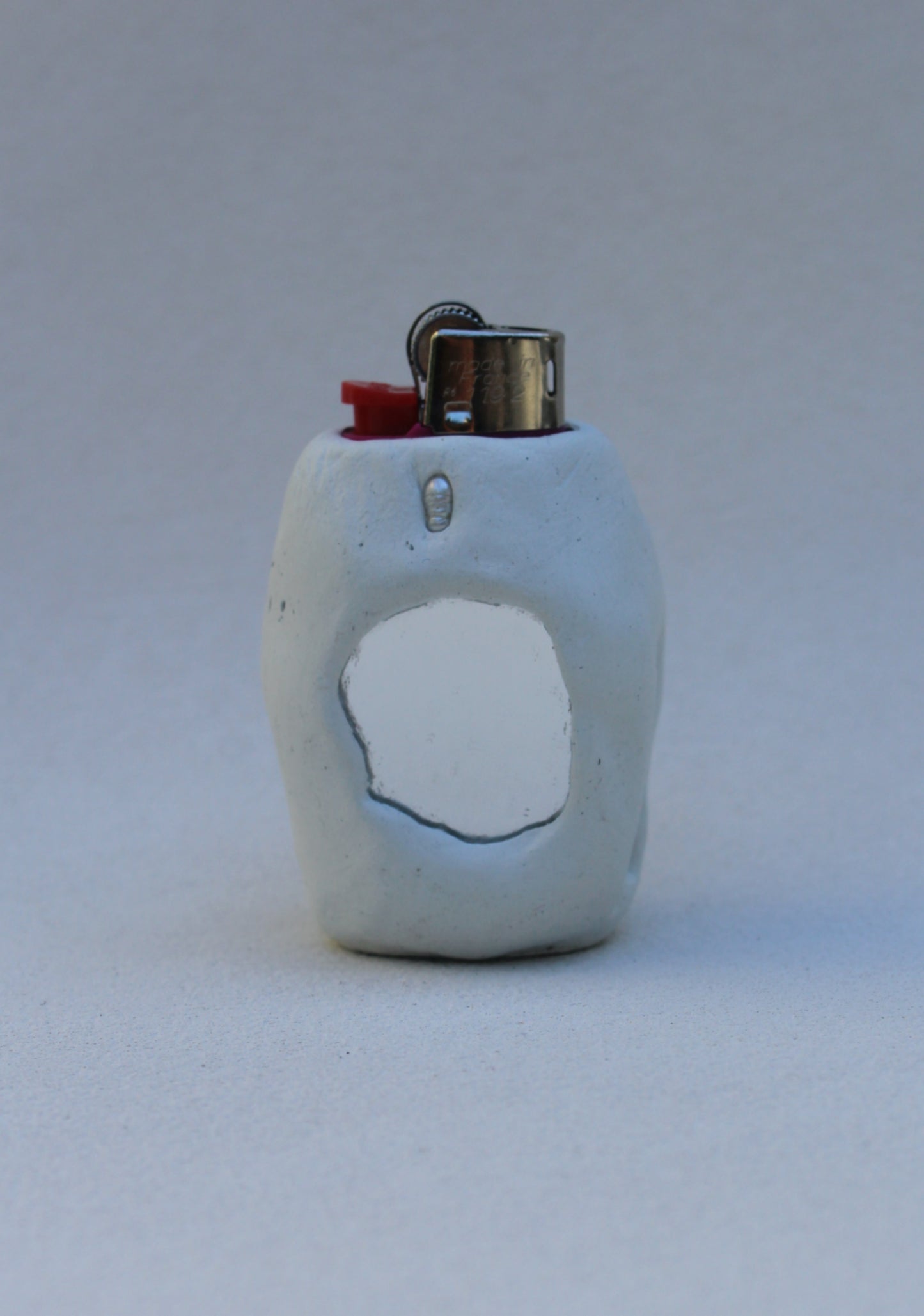 A single tiny pearl mini
